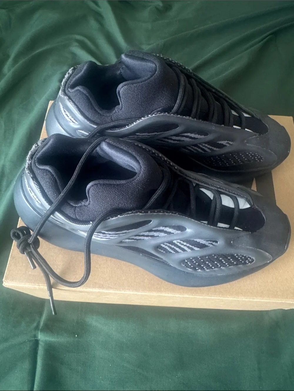 adidas Yeezy 700 V3 Brown Cardboard Box Label